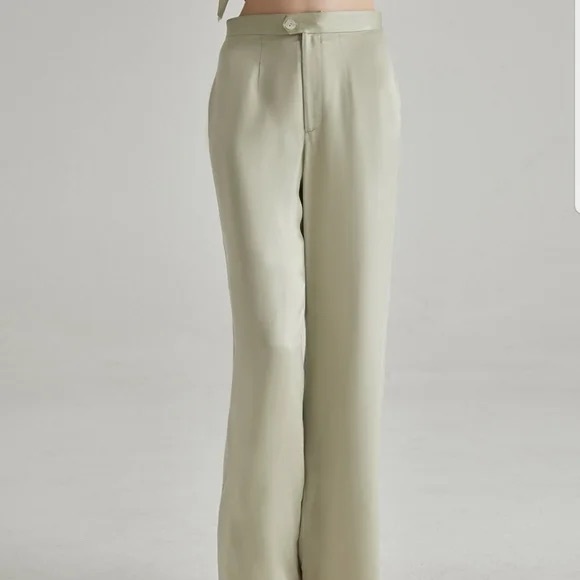 Silk Madison 100% genuine silk sage green pant suit | top and blazer - Picture 4 of 14